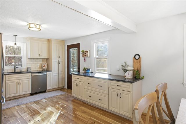 557 Fowler Rd, Northbridge, MA 01534