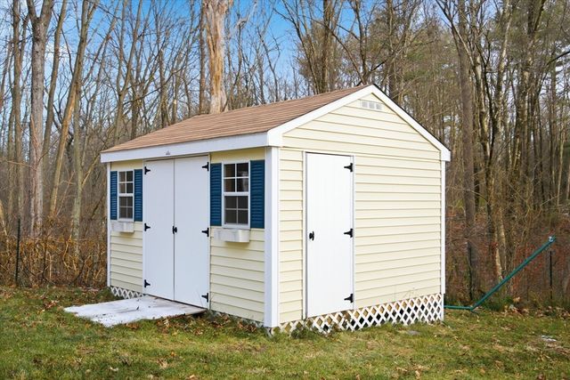 557 Fowler Rd, Northbridge, MA 01534