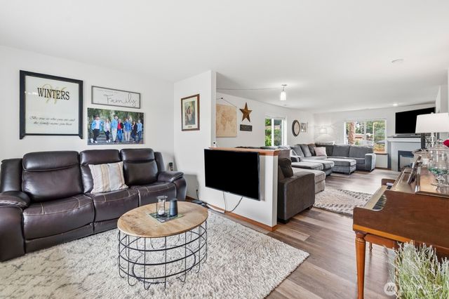 1804 Harborview Drive, Aberdeen, WA 98520