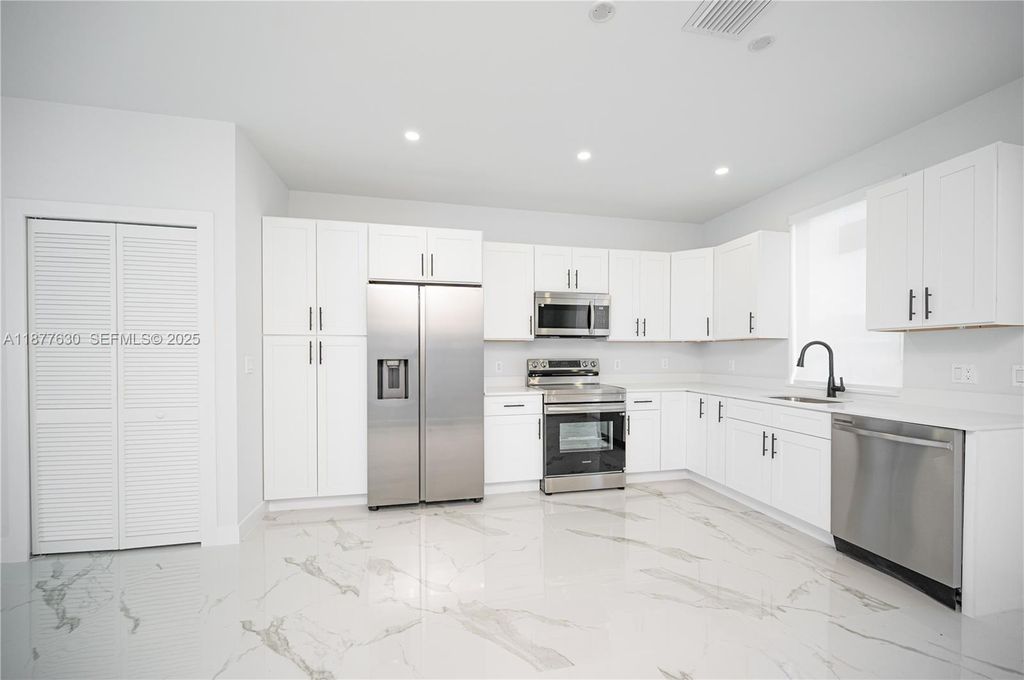 238nw 2nd Street 5, Florida City, FL 33034
