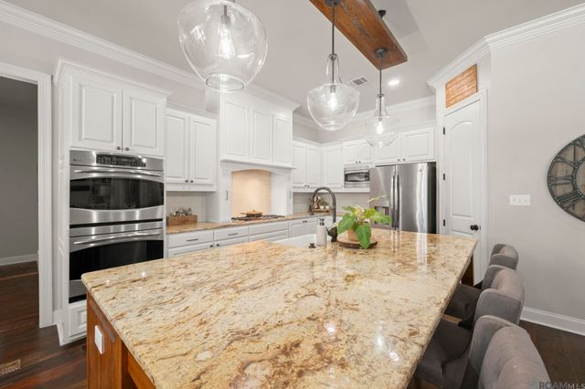8242 Wildwood Dr, Denham Springs, LA 70706