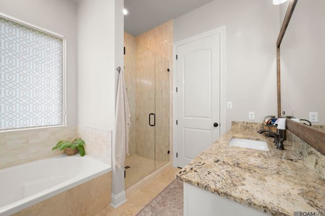 8242 Wildwood Dr, Denham Springs, LA 70706