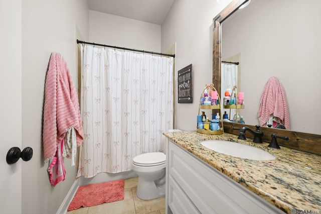 8242 Wildwood Dr, Denham Springs, LA 70706