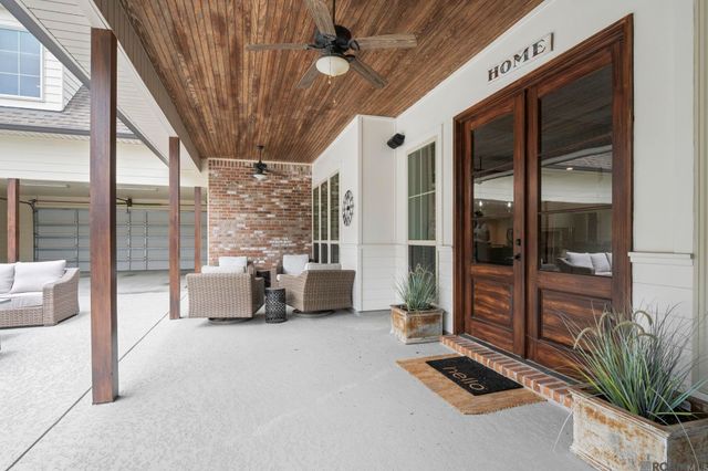 8242 Wildwood Dr, Denham Springs, LA 70706