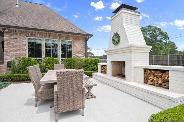 8242 Wildwood Dr, Denham Springs, LA 70706
