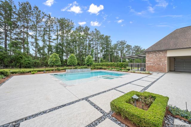 8242 Wildwood Dr, Denham Springs, LA 70706