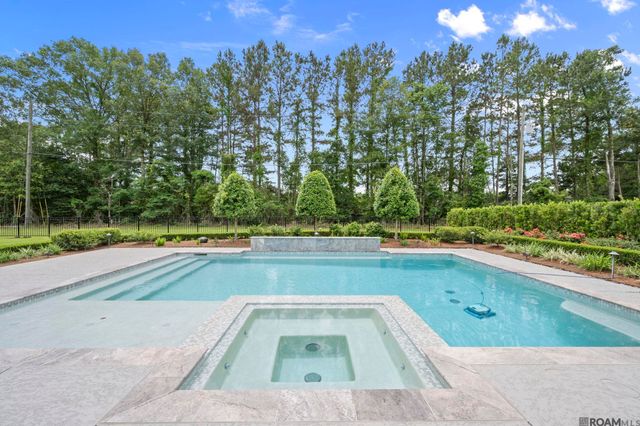8242 Wildwood Dr, Denham Springs, LA 70706