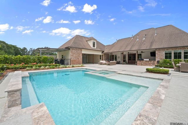 8242 Wildwood Dr, Denham Springs, LA 70706