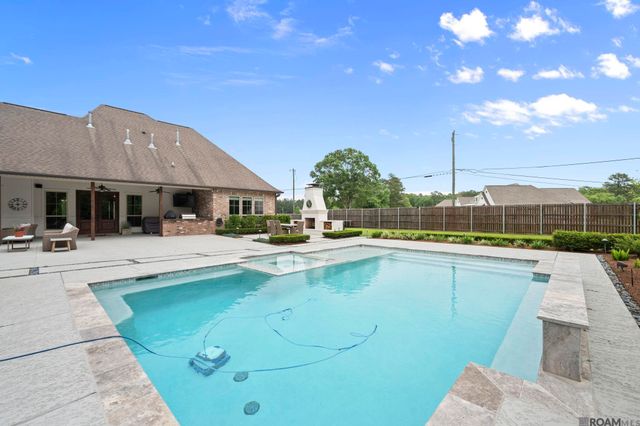 8242 Wildwood Dr, Denham Springs, LA 70706