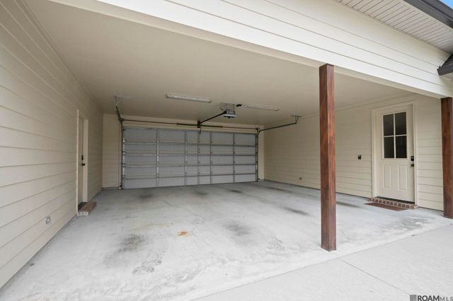 8242 Wildwood Dr, Denham Springs, LA 70706