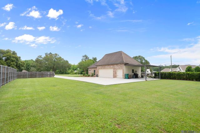 8242 Wildwood Dr, Denham Springs, LA 70706