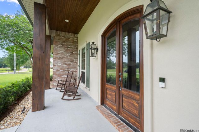 8242 Wildwood Dr, Denham Springs, LA 70706