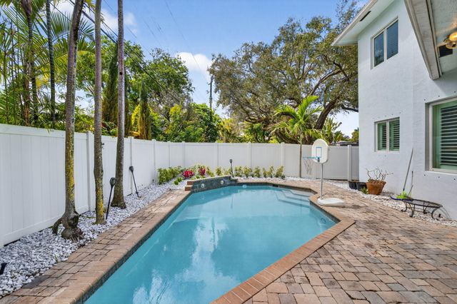 1020 SE 11th Street, Fort Lauderdale, FL 33316