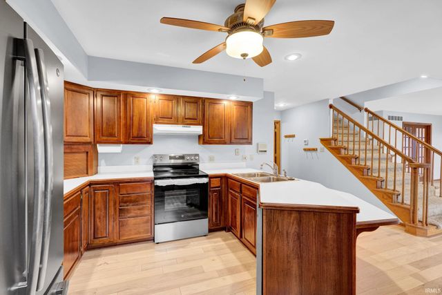 8211 Yorkridge Drive, Newburgh, IN 47630