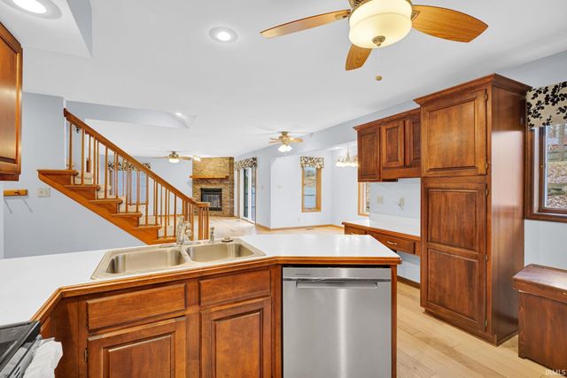 8211 Yorkridge Drive, Newburgh, IN 47630