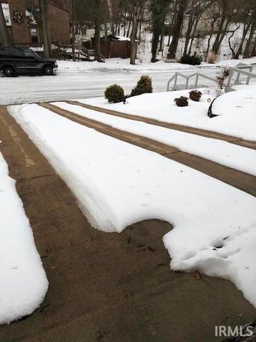 8211 Yorkridge Drive, Newburgh, IN 47630