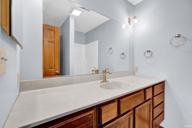 8211 Yorkridge Drive, Newburgh, IN 47630