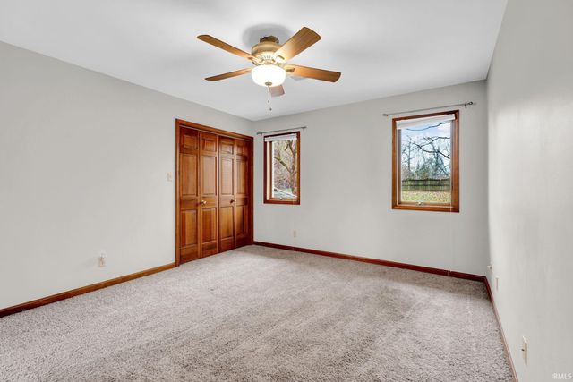 8211 Yorkridge Drive, Newburgh, IN 47630