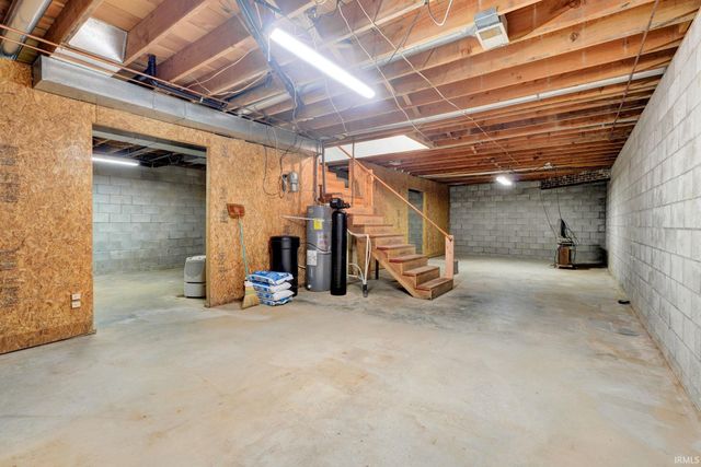 8211 Yorkridge Drive, Newburgh, IN 47630