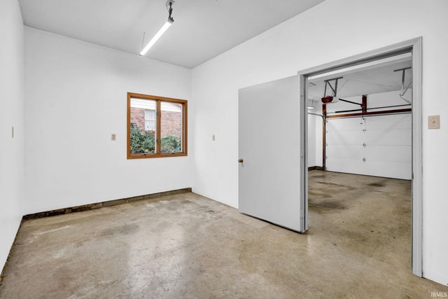 8211 Yorkridge Drive, Newburgh, IN 47630