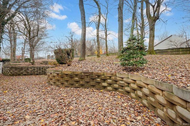 8211 Yorkridge Drive, Newburgh, IN 47630