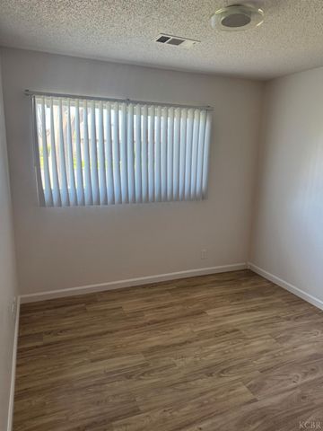 2215 N Mayfair Drive, Hanford, CA 93230