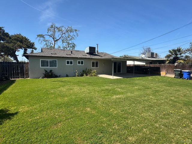 2215 N Mayfair Drive, Hanford, CA 93230