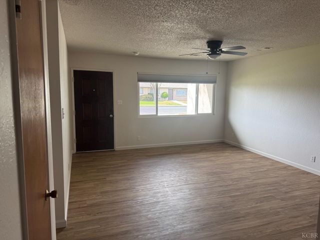 2215 N Mayfair Drive, Hanford, CA 93230