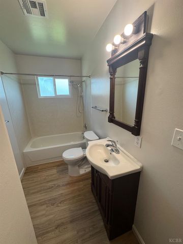 2215 N Mayfair Drive, Hanford, CA 93230