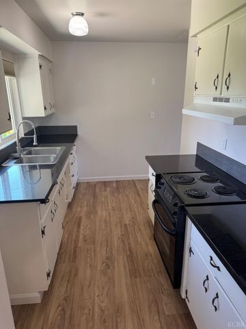 2215 N Mayfair Drive, Hanford, CA 93230