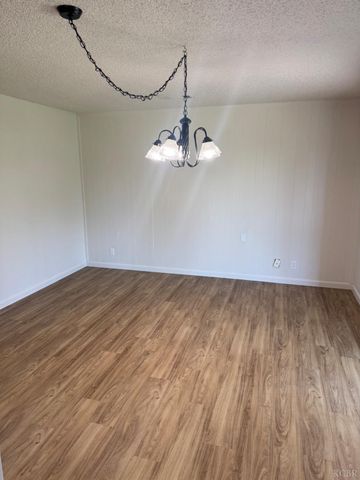 2215 N Mayfair Drive, Hanford, CA 93230