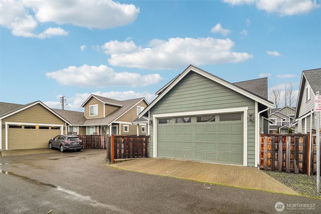 176 Love Drive, Enumclaw, WA 98022