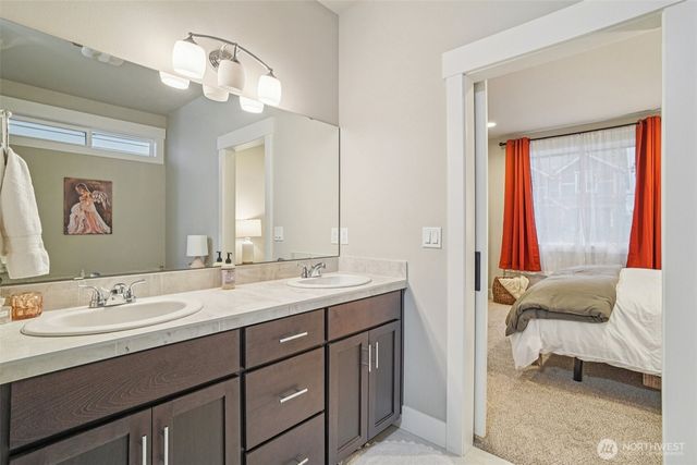 176 Love Drive, Enumclaw, WA 98022