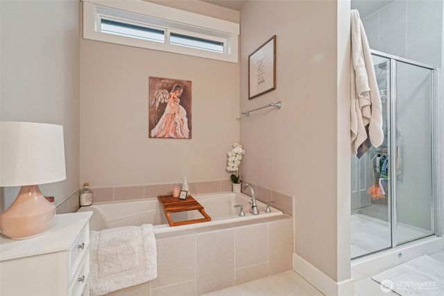 176 Love Drive, Enumclaw, WA 98022