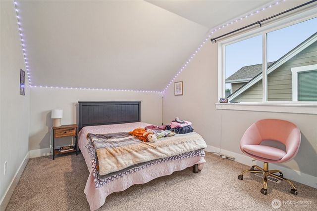 176 Love Drive, Enumclaw, WA 98022