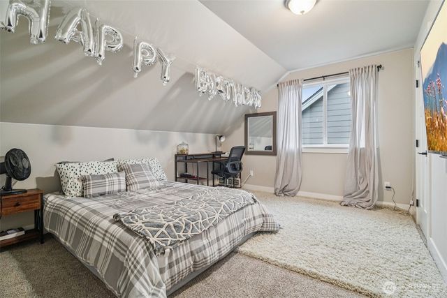 176 Love Drive, Enumclaw, WA 98022