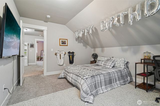 176 Love Drive, Enumclaw, WA 98022