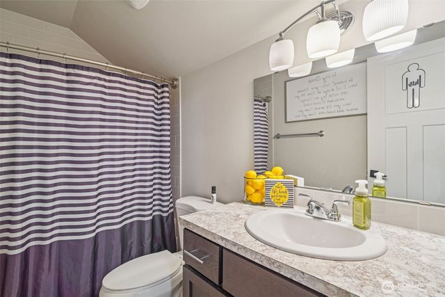 176 Love Drive, Enumclaw, WA 98022