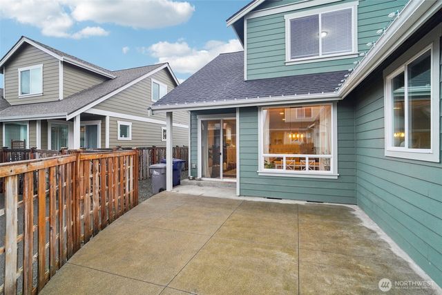 176 Love Drive, Enumclaw, WA 98022