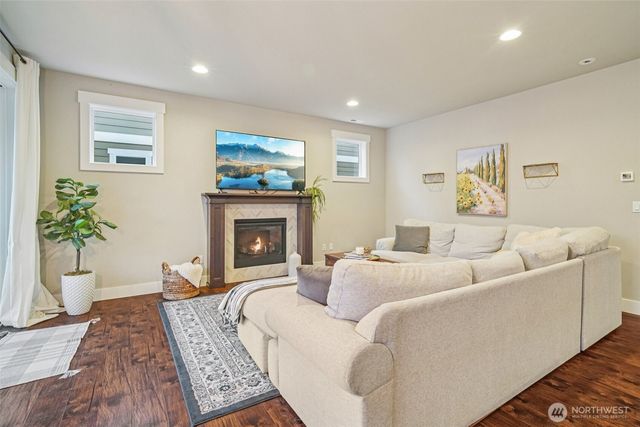 176 Love Drive, Enumclaw, WA 98022