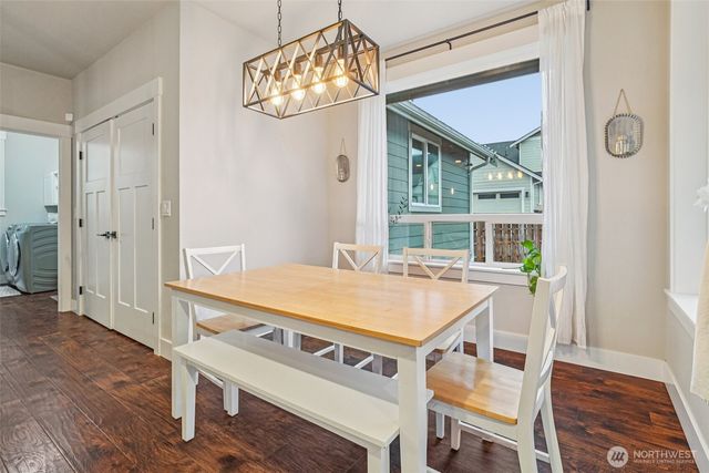 176 Love Drive, Enumclaw, WA 98022