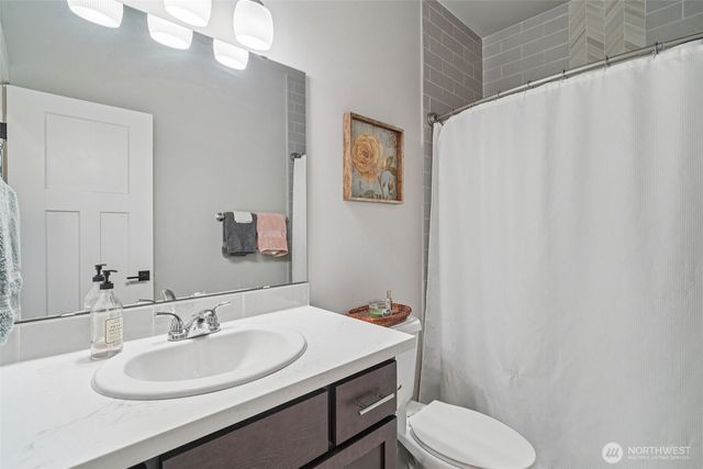 176 Love Drive, Enumclaw, WA 98022