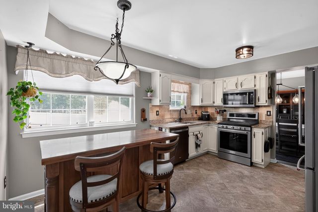 381 BRYN MAWR DR, Williamstown, NJ 08094