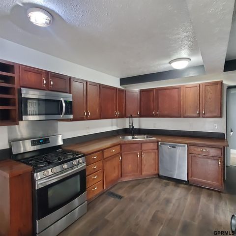 411 W 22 Avenue, Bellevue, NE 68005