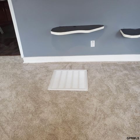 411 W 22 Avenue, Bellevue, NE 68005