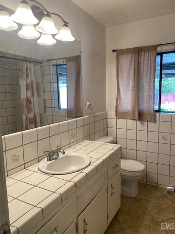 3120 Center Street, Bakersfield, CA 93306