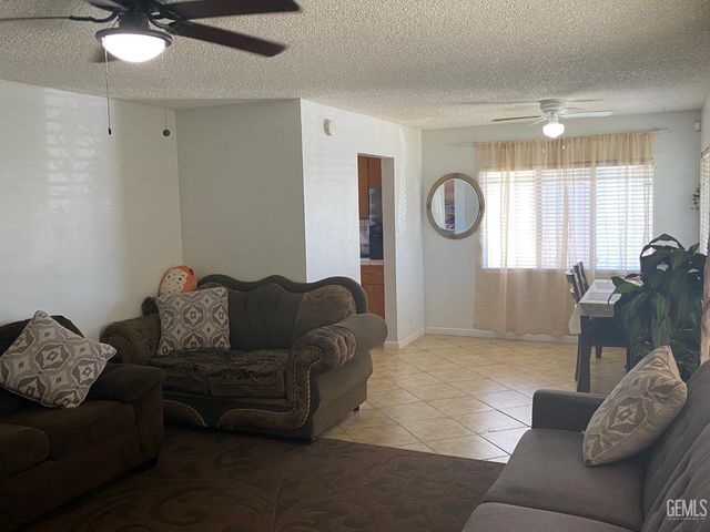 3120 Center Street, Bakersfield, CA 93306