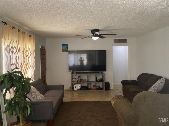 3120 Center Street, Bakersfield, CA 93306