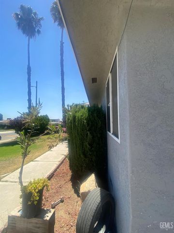3120 Center Street, Bakersfield, CA 93306