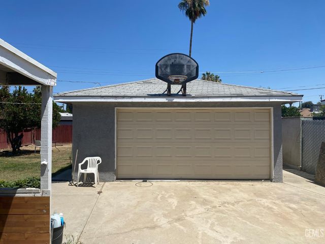 3120 Center Street, Bakersfield, CA 93306